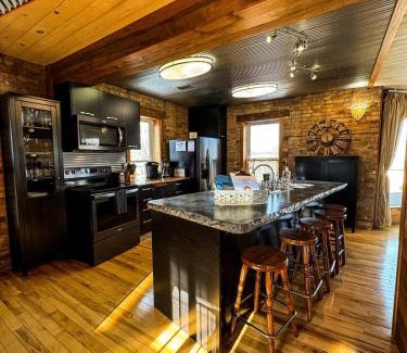 Willmar Apartment | THE LOFT 3 level urban cabin with a HUGE patio!