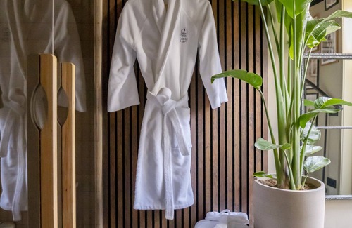 Sassenheim Bed & Breakfast | The LOFT; a luxury studio with private wellness & sunny roof terrace