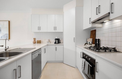 Mawson Lakes House | The Loft at Mawson 3BR Wifi Parking