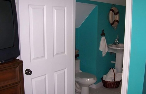 Whiteside House | The Loft at River Canyon! Lakefront! NO FEES!