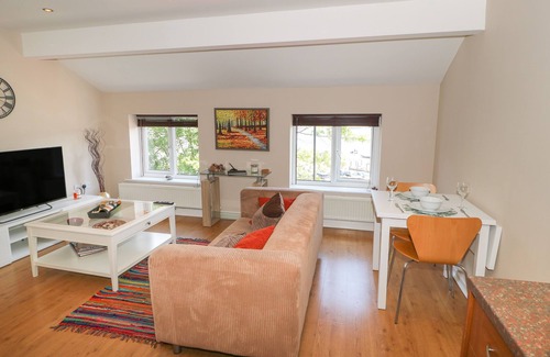 Littleborough Cottage | The Loft at the Lake