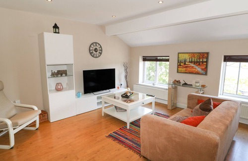 Littleborough Cottage | The Loft at the Lake