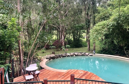 Landsborough House | The Loft House in beautiful Glass House Mountains