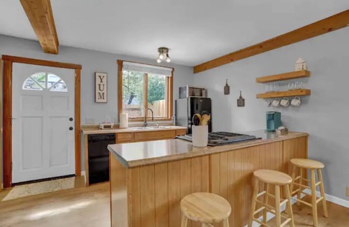 Central Colorado Springs House | The Loft House ~ Downtown Location ~ Secluded Hot Tub