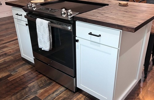 Dayton House | The Loft is a charming barndominium-style guesthouse near Lake Chickamauga.