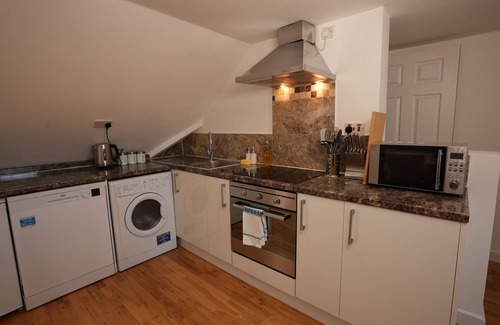 Mill Road Apartment | The Loft King Bed Central Cambridge Apartment