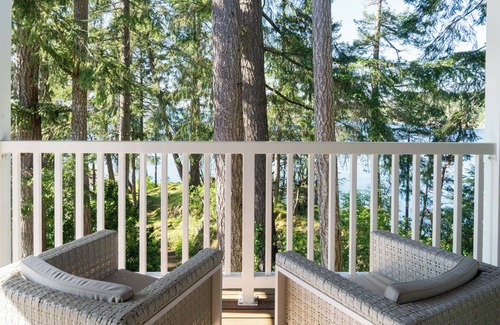Salt Spring Island Cottage | The Loft Oceanfront retreat on Salt Spring Island