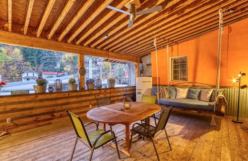 Wallace House | The Loft on Bank