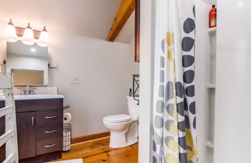 Comfort House | The Loft on Comfort Valley Lane