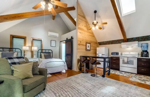 Comfort House | The Loft on Comfort Valley Lane