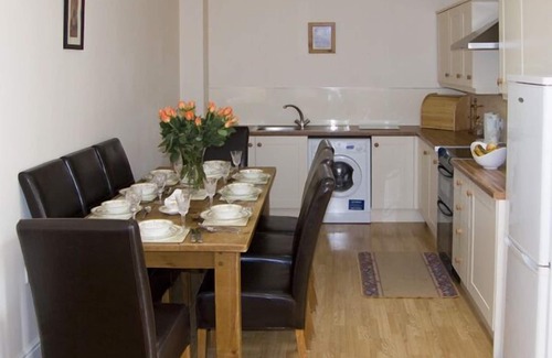 Annan Cottage | THE LOFT, pet friendly, with hot tub in Annan