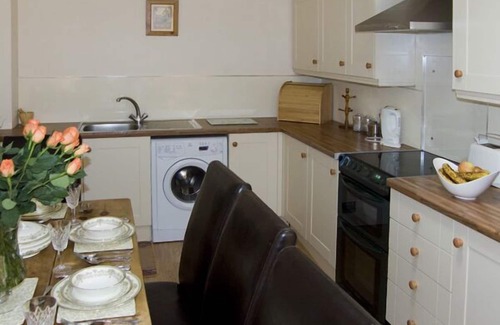 Annan Cottage | THE LOFT, pet friendly, with hot tub in Annan