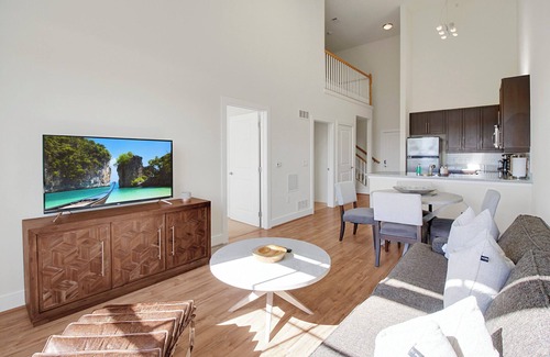 Eisenhower East Apartment | THE LOFT | Relax | Cozy | Old Town | 2 Bedrooms