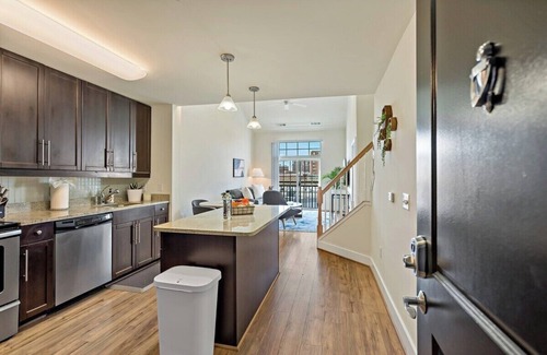 Eisenhower East Apartment | THE LOFT | Relax | Cozy | Old Town | 2 Bedrooms