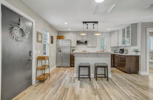 Colorado Springs Apartment | The Loft ~ Smart TV ~ FirePit ~ Self Check-In