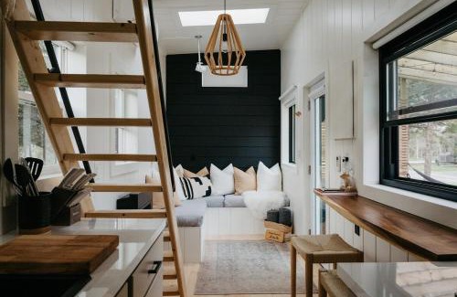 Tyendinaga Mohawk Territory Resort | The Loft - Stargazing Tiny Home with Firepit, Wood Fired Pizza Oven & Movie Projector
