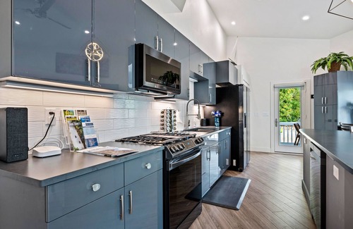 Egg Harbor Apartment | The Loft – Stylish Walkable Egg Harbor Retreat, Pet-Friendly Stay