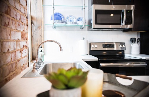 Claude Apartment | The Lofts Downtown: Studio C, Beautiful Modern Studio Loft in Downtown Claude