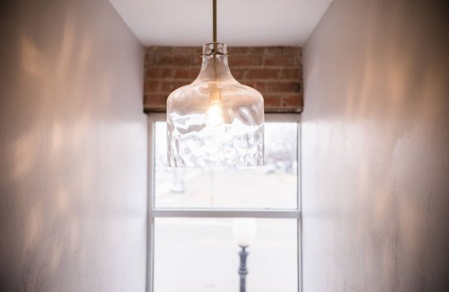 Claude Apartment | The Lofts Downtown: Studio C, Beautiful Modern Studio Loft in Downtown Claude