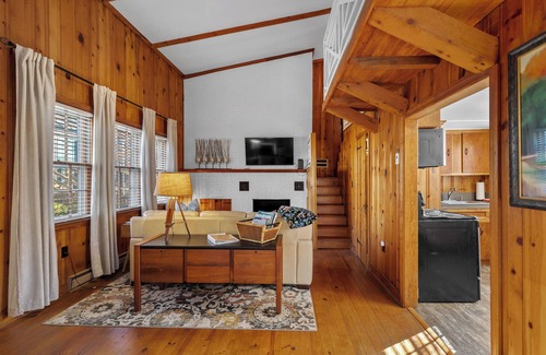 Petersburg Cottage | The “Lofty Cottage” Charming 1-bedroom cottage in marvelous Petersburg