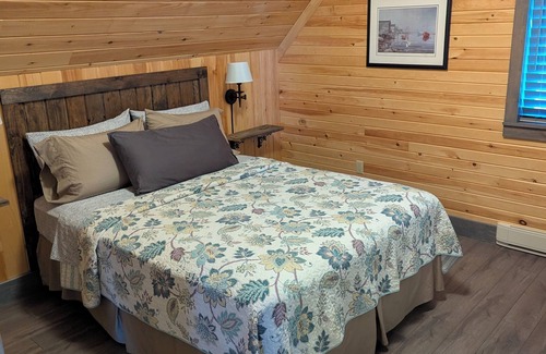 Terra Nova House | The Lofty Perch. A two bedroom loft with magnificent views of the ocean.