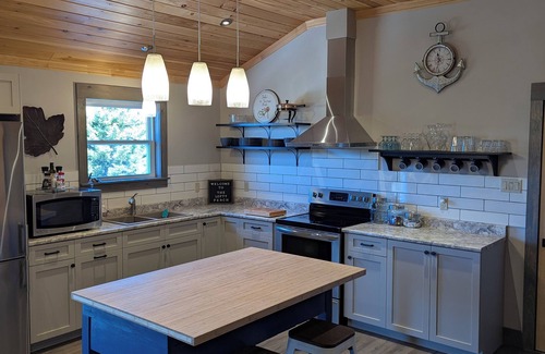 Terra Nova House | The Lofty Perch. A two bedroom loft with magnificent views of the ocean.