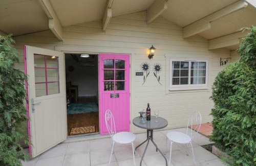 Bushton House | The Log Cabin