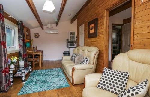 Bushton House | The Log Cabin