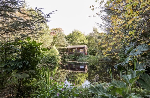 Lerags Cottage | THE LOG CABIN, with hot tub in Oban