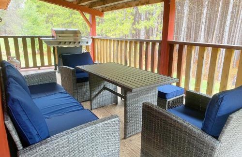 North Algona Wilberforce Ski Chalet | The Log Haus An Countryside Escape