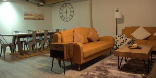 North Algona Wilberforce Ski Chalet | The Log Haus An Countryside Escape