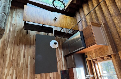 Hayward Cabin | The Log Haus on Round Lake — 6 Bedrooms, 11 Queen Beds