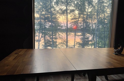 Hayward Cabin | The Log Haus on Round Lake — 6 Bedrooms, 11 Queen Beds