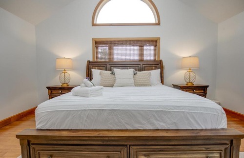 Kingsville House | The Log House - At Trillium Woodlands!