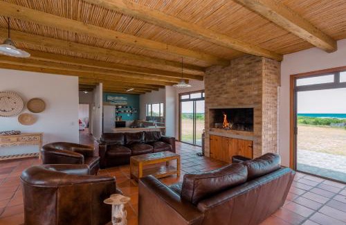 Pearly Beach House | The Log House