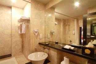 Legian Hotel | The Lokha Legian Resort & Spa