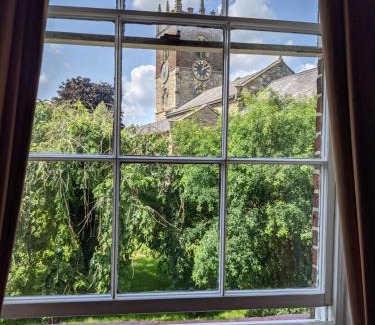 Market Weighton Bed & Breakfast | The Londesborough Arms bar with en-suite rooms