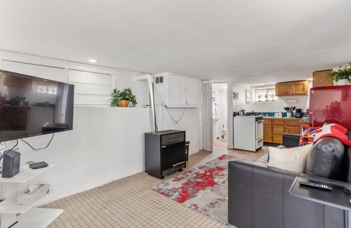 Manitou Springs Historic District Apartment | The London Escape: Manitou's Unforgettable Getaway