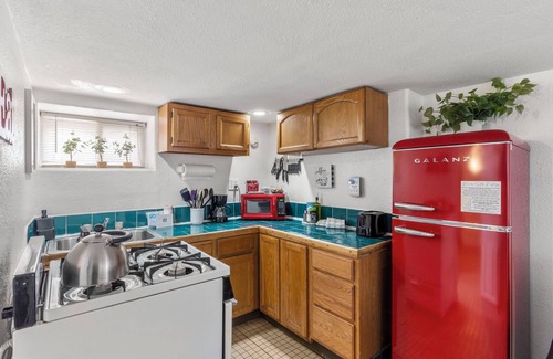 Manitou Springs Historic District Apartment | The London Escape: Manitou's Unforgettable Getaway