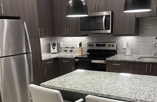 Northlake Apartment | *The London Modern Luxury Rental* ATLANTA/POOL/BALCONY