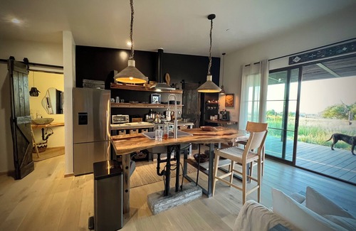 Lone Pine House | The LoneEast nAn Eastern Sierra wilderness retreat