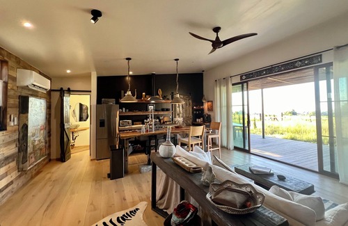 Lone Pine House | The LoneEast nAn Eastern Sierra wilderness retreat