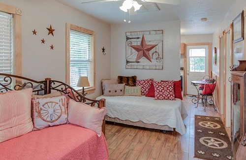 Carmine Bed & Breakfast | The Lonestar Cottage- Solid Rock Ranch