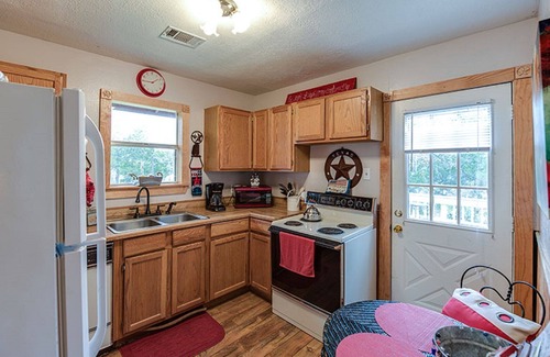Carmine Bed & Breakfast | The Lonestar Cottage- Solid Rock Ranch