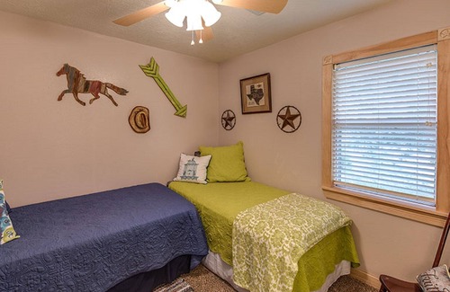 Carmine Bed & Breakfast | The Lonestar Cottage- Solid Rock Ranch