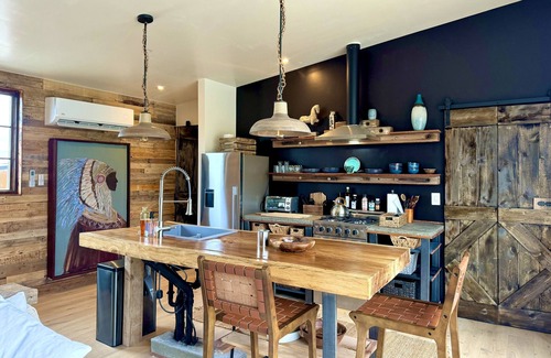 Lone Pine House | The LONEWEST Retreat in the Eastern Mountain Sierras