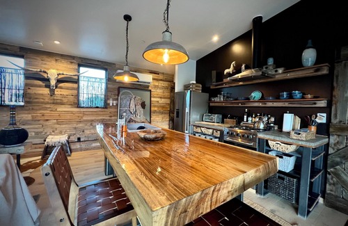 Lone Pine House | The LONEWEST Retreat in the Eastern Mountain Sierras