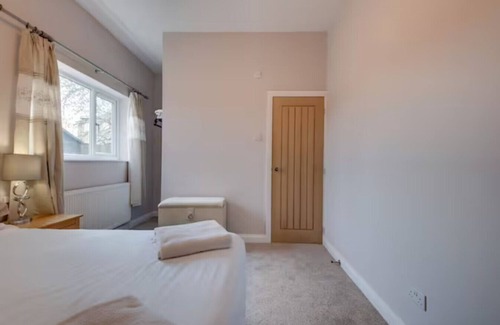 Chesterfield House | The Long Hall Apartment