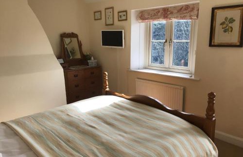 Ampney Crucis Bed & Breakfast | The Long House