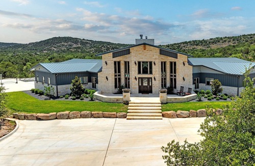 Willow City House | The Longhouse | Heated Pool | Hot Tub